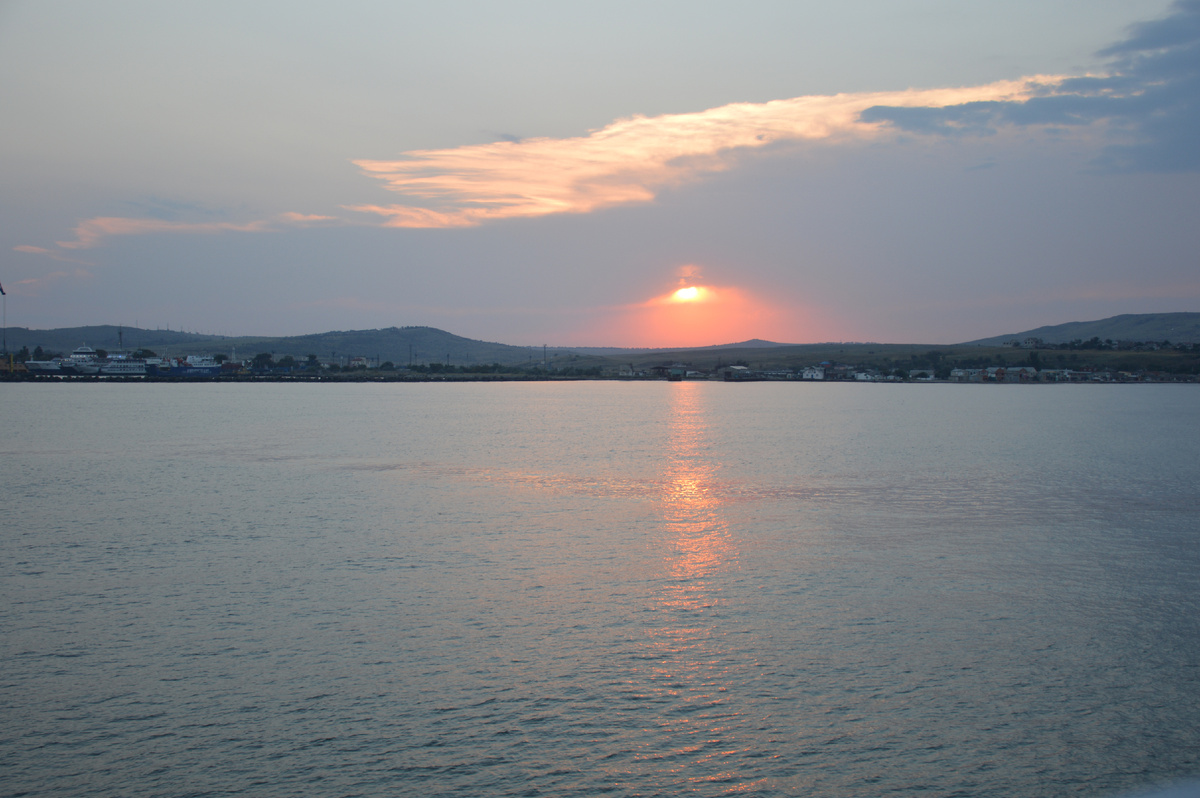 Посреди Керченского пролива