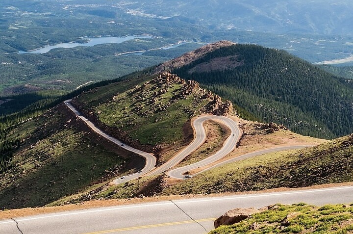 Дорога на Pikes Peak