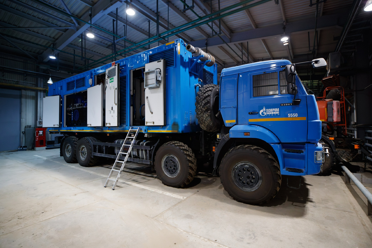 Азотная станция, изготовленная на базе морского контейнера, пополнила автопарк спецтехники на Бованенковском месторождении