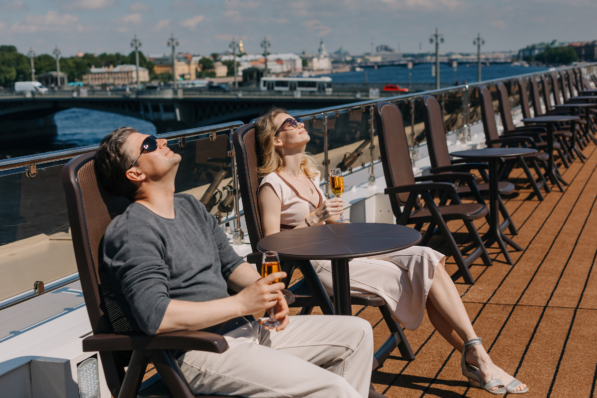 На солнечной палубе теплохода «Мустай Карим»