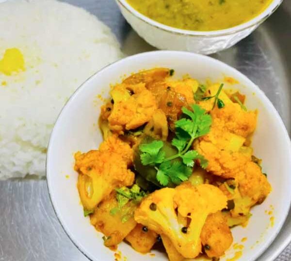 Жареная цветная капуста с картофелем