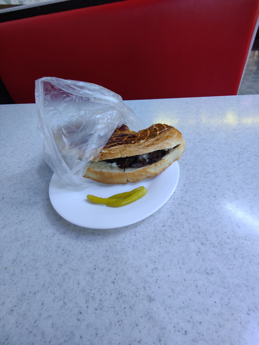 Попробовал шаверму в городе Джамбул, стоила 1100 теньге .