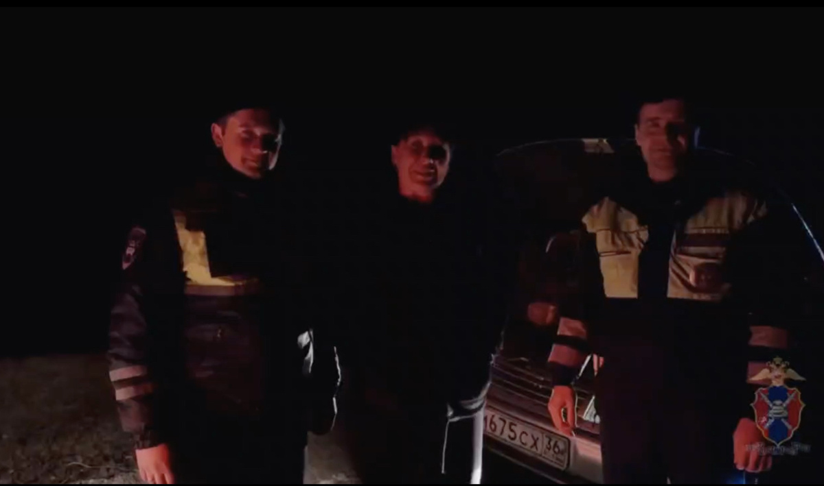     ГАИшники помогли водителю. Автор: редакция. Фото: МВД.