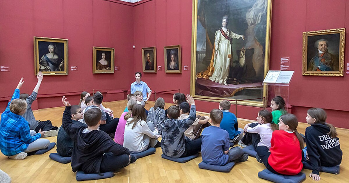 Новосибирский художественный музей проводит экскурсии для детей разного возраста.