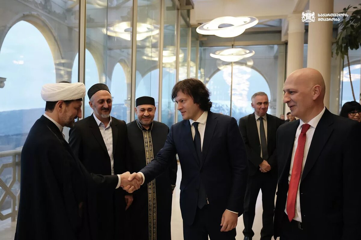 Слева направо: Гаджи Фаиг Набиев, Этибар Эминов, Адам Шантадзе, Ираклий Кобахидзе и Заза Вашакмадзе, Тбилиси, Грузия, 10 марта 2026г.