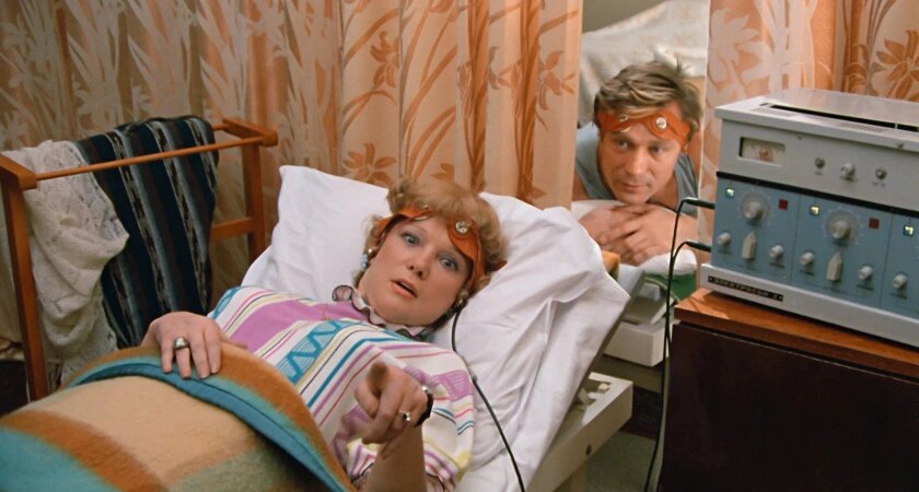    Скриншот из фильма "Любовь и голуби" (12+)