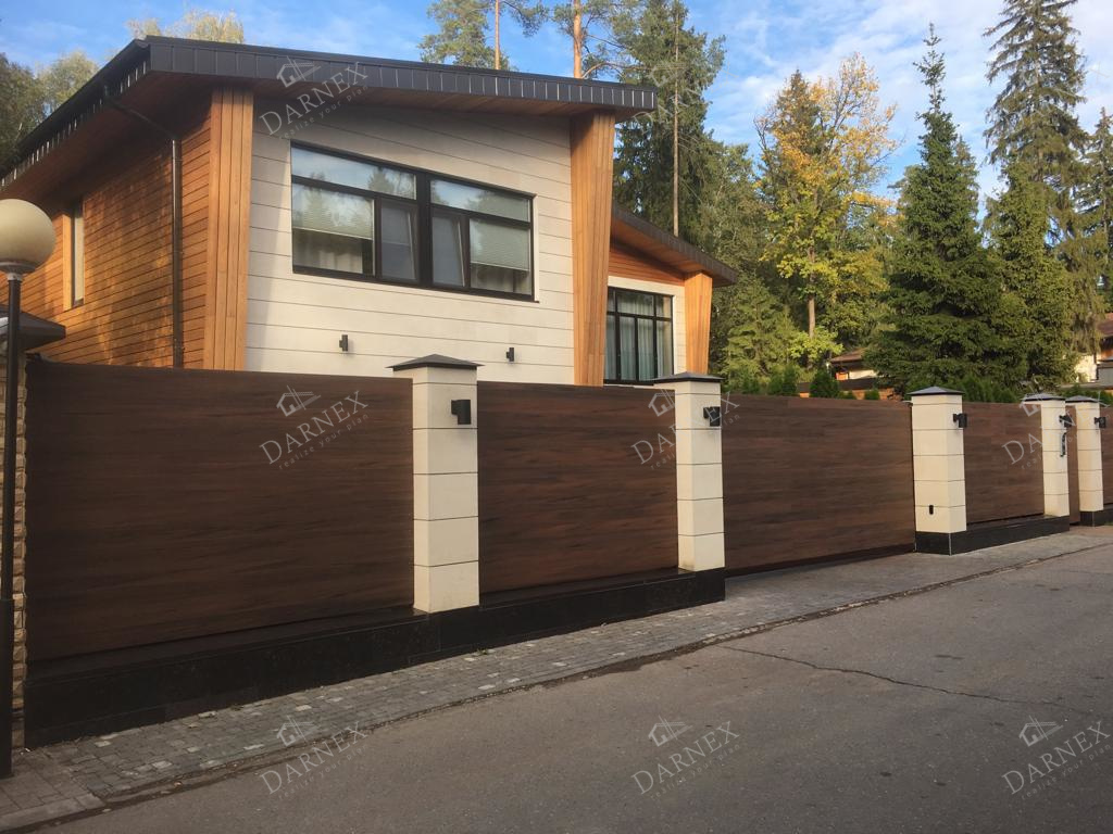 Новый презентабельный забор из ДПК