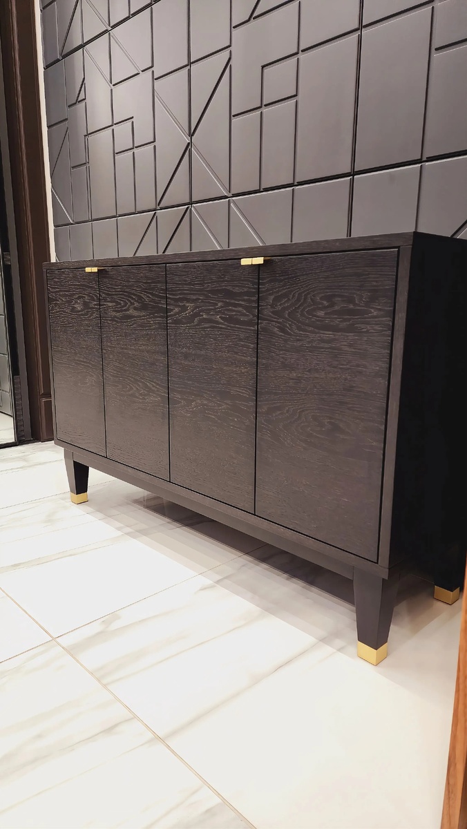 Тумба из шпона ясеня с чёрной тонировкой и латунными ручками ручной работы, карсак массив дуба от Лиговмебель, Санкт-Петербург