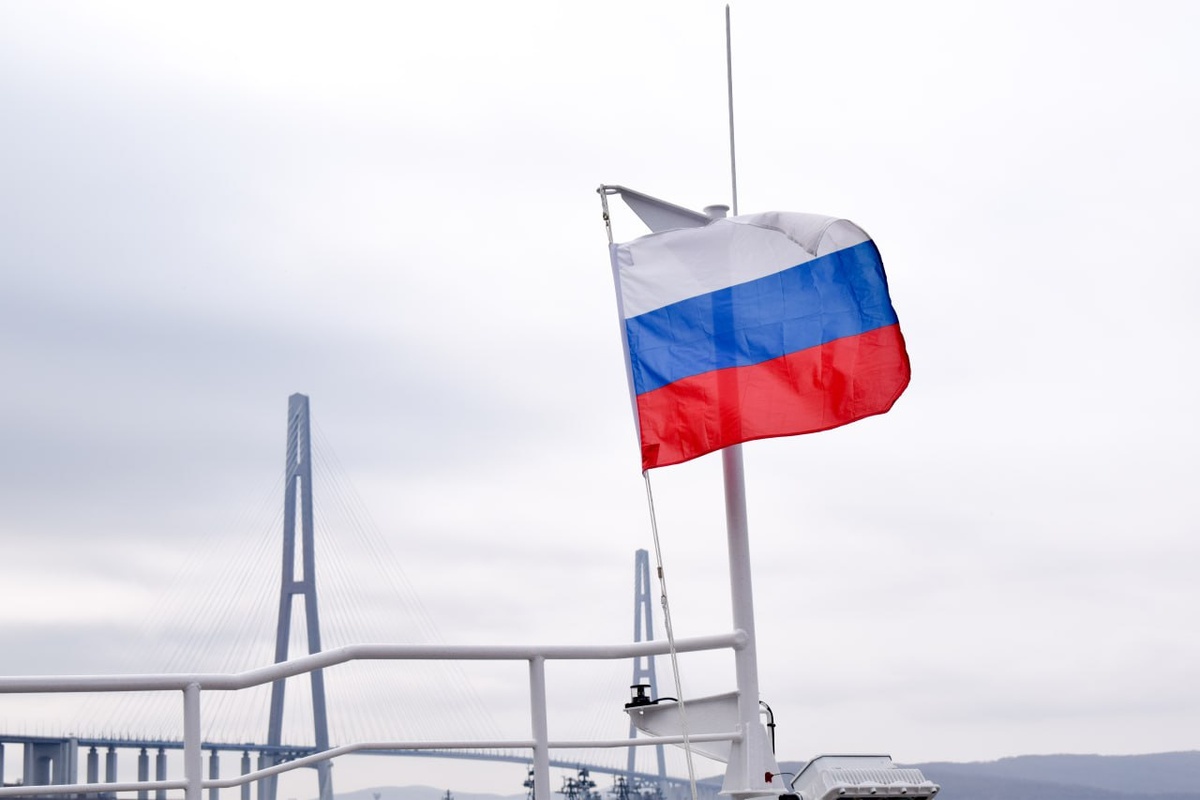 На краболове "Сентен" проекта 03141 поднят российский флаг / Фото: "Объединенная судостроительная корпорация"  📷
