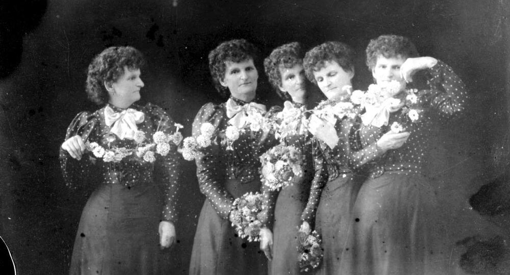 Фотография, где один человек появляется пять раз. Странный проект Ханны Мейнард