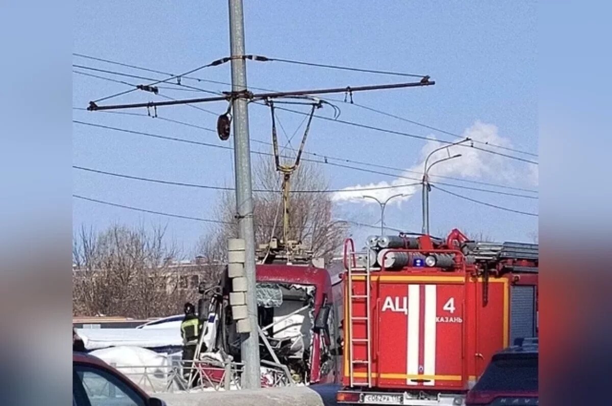    В Казани трамвай загорелся на ходу и еще один врезался в столб