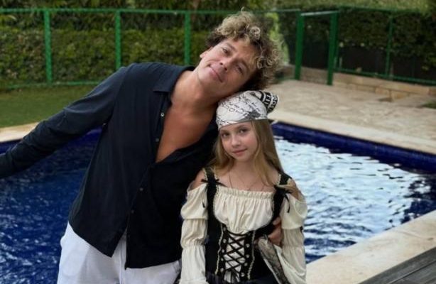 Артист с дочерью