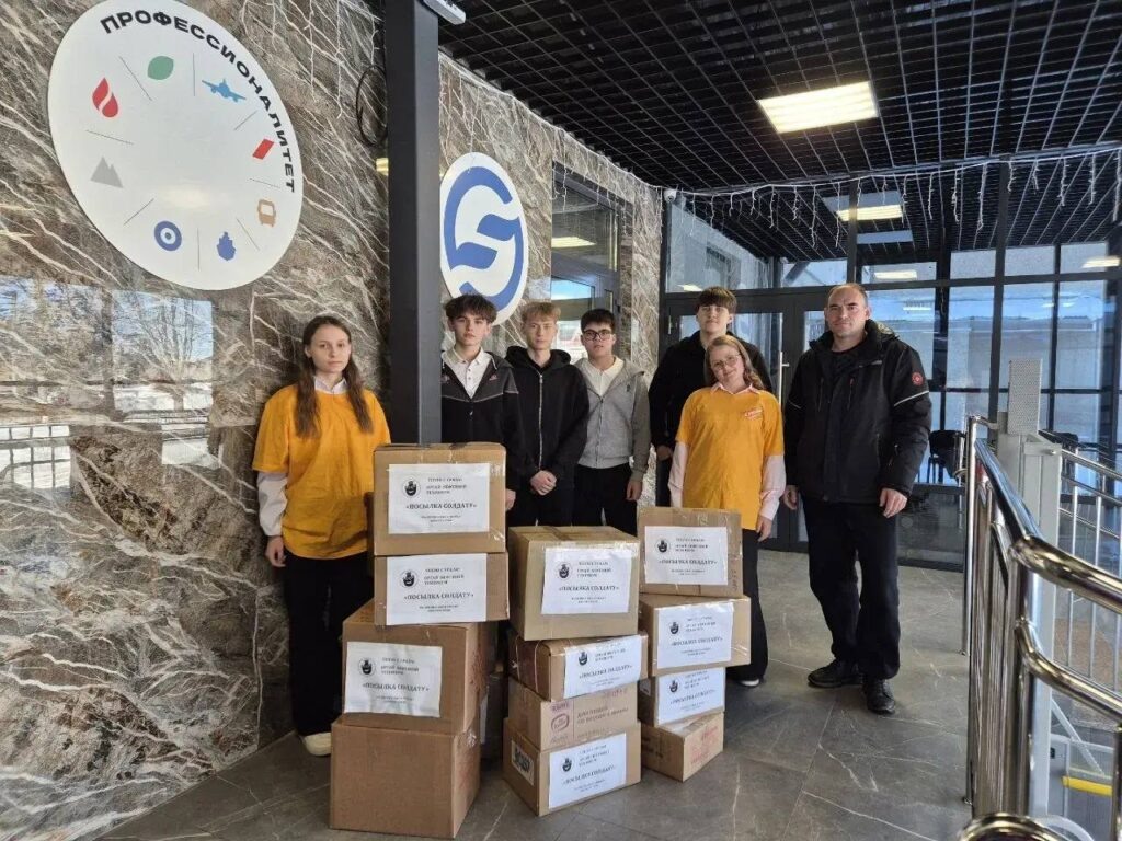     В Орске будущие банкиры плетут маскировочные сети для бойцов Оренбуржье
📷    В Орске будущие банкиры плетут маскировочные сети для бойцов Оренбуржье
