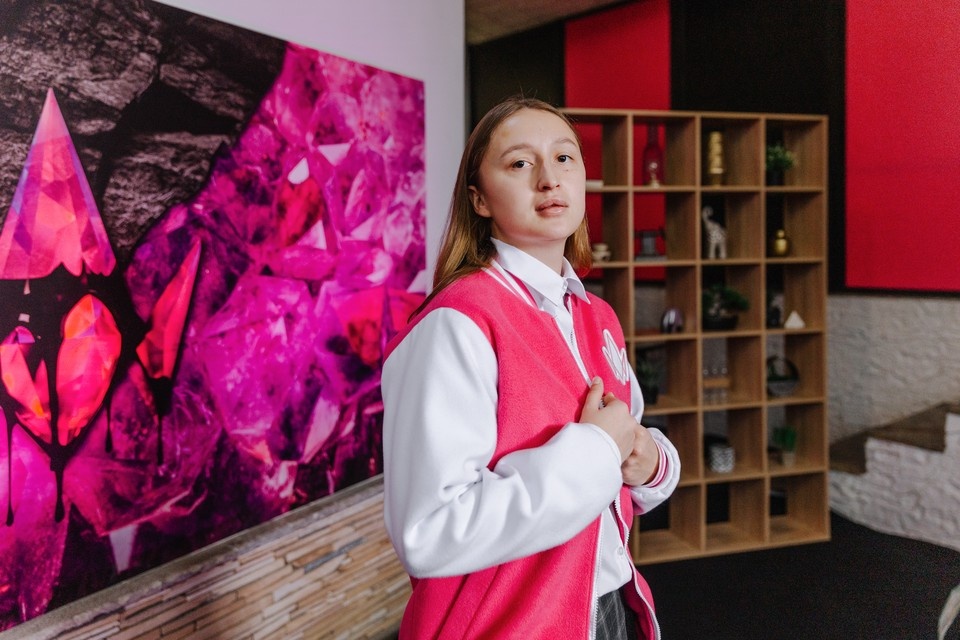    Девушка с тяжелым детством, выросшая в детском доме, надеется на изменения. Фото: телеканал «Пятница!»