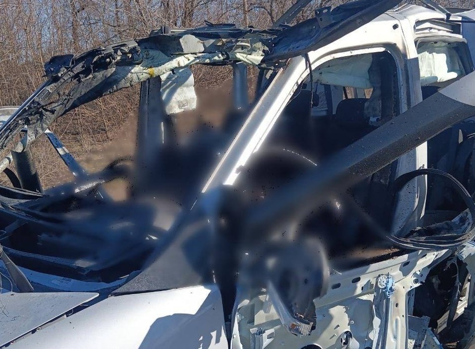    Беспилотник ВСУ атаковал гражданский автомобиль в Запорожской области. Фото - тг-канал Евгения Балицкого