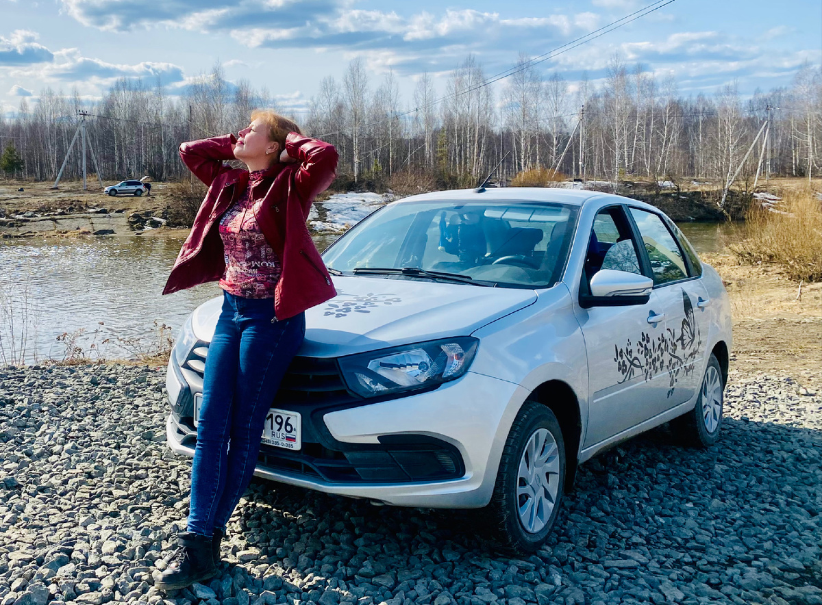 Люблю чистую машину, но в нашем городе от мойки до дома чистой не проехать ))