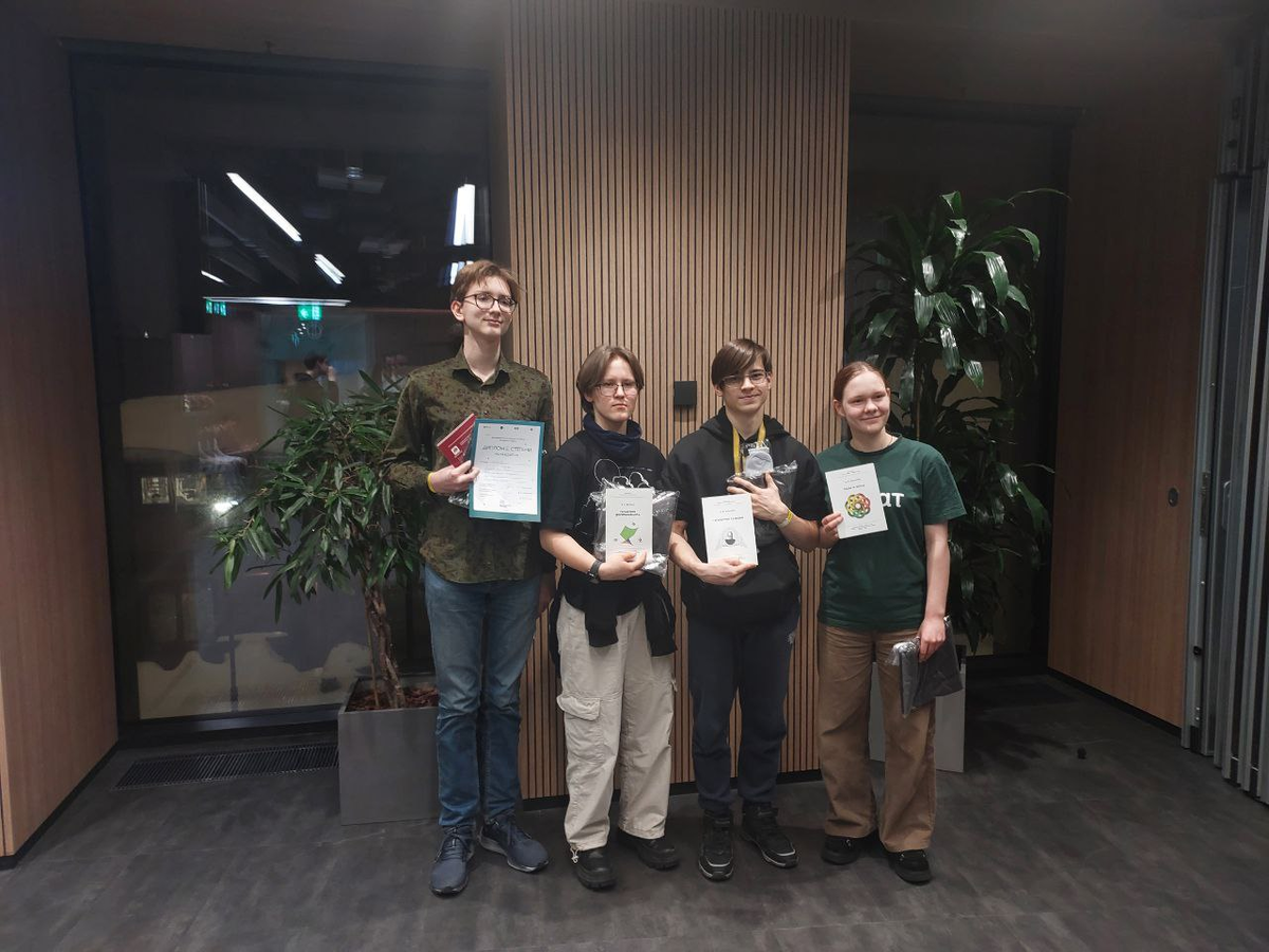 Команда 10 класса школы.