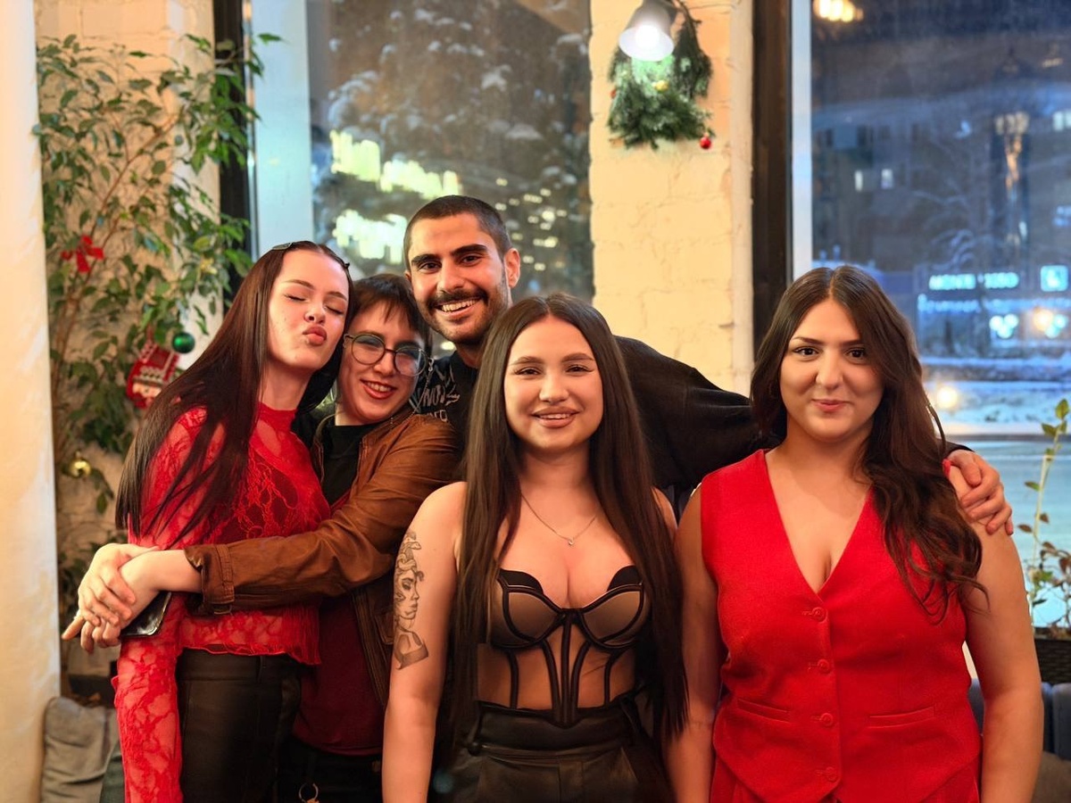 Несмотря ни на что, я очень люблю наш коллектив и каждого своего работника, ценю индивидуальность и старания. 