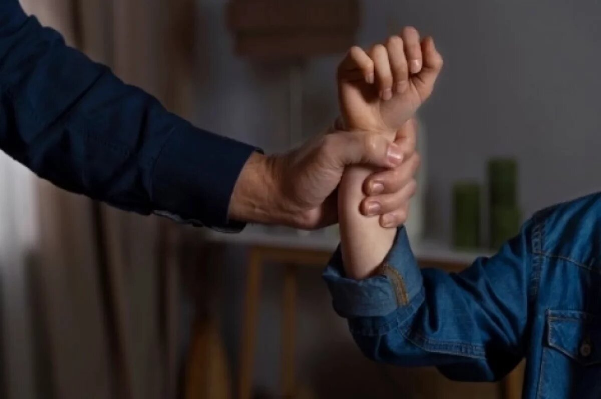    ыбор пал на клинику «Время красоты», где, по информации из открытых источников, наблюдались телеведущие и блогеры.