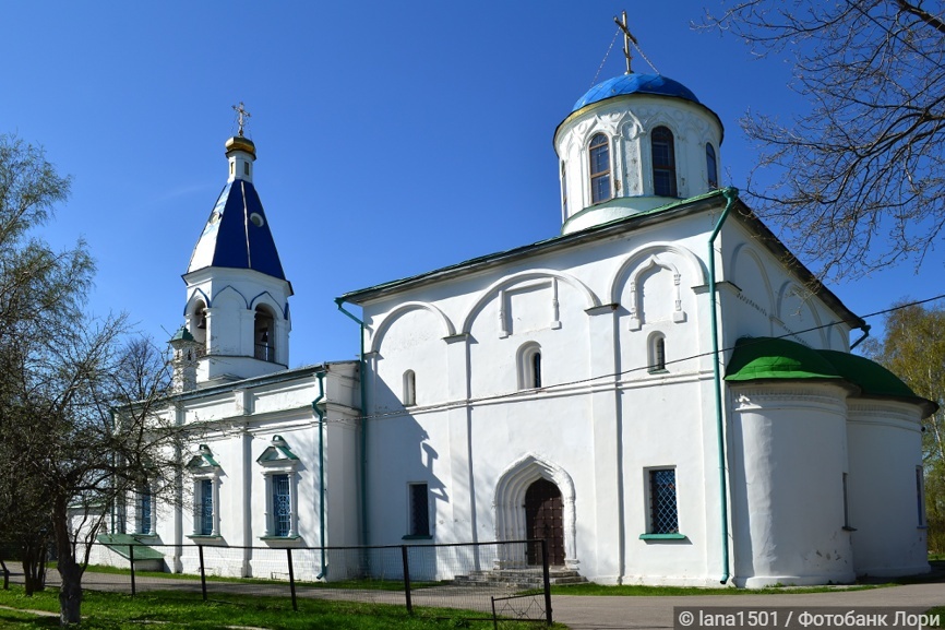 Церковь Рождества Богородицы служила собором известного с XV века Возмищенского монастыря.  Согласно храмозданной доске, построена не позднее 1537 года.