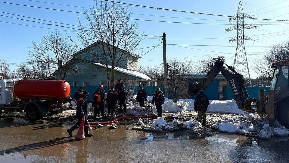 В Боровске прорвало трубу на Калужской, часть города осталась без воды