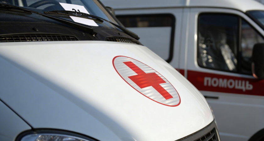    Красный крест на автомобиле скорой медицинской помощи в Свердловской области | © РИА Новости / Павел Лисицын