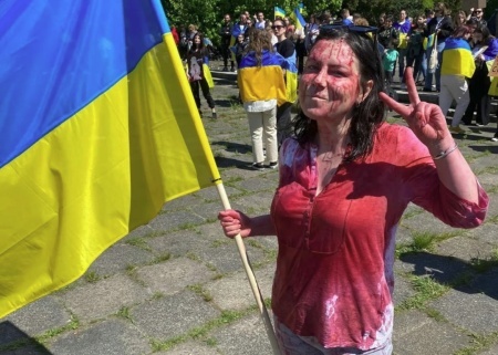    Московский суд заочно осудил на 13 лет украинскую экстремистку, напавшую на российского посла в Польше