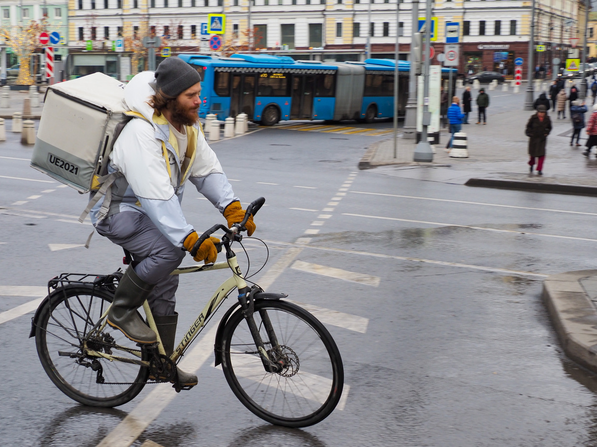 Чаще всего люди ищут вакансии упаковщиков, курьеров и водителей.  Фото: Фото: ФедералПресс / Антон Федулов