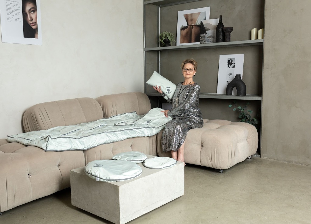 На фотографии изображена капсула с микросферами и серебром, подушки круглые с серебром диаметром 35см и 50см, подушка прямоугольная с серебром 30х50