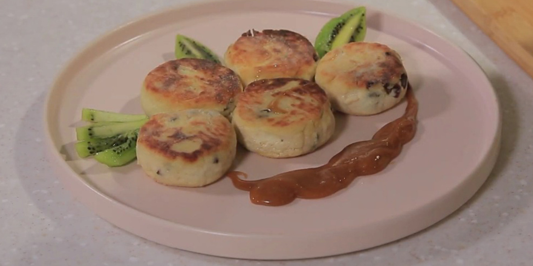 Сырники из тофу с изюмом: простой рецепт необычного завтрака