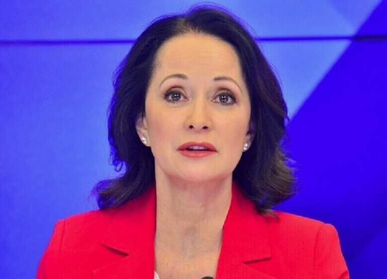    Иллюстрация к материалу: Ольга Кабо: Я неправильная мама и помощь дочери-психолога