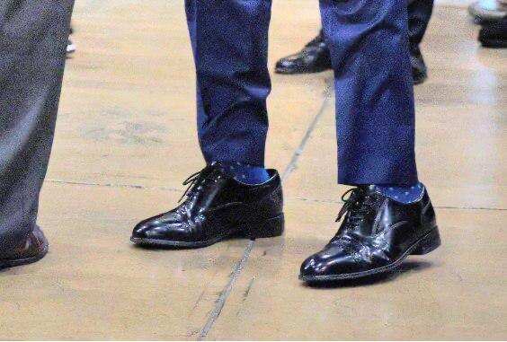 На фото - туфли Рубио, которые заметно велики госсекретарю.