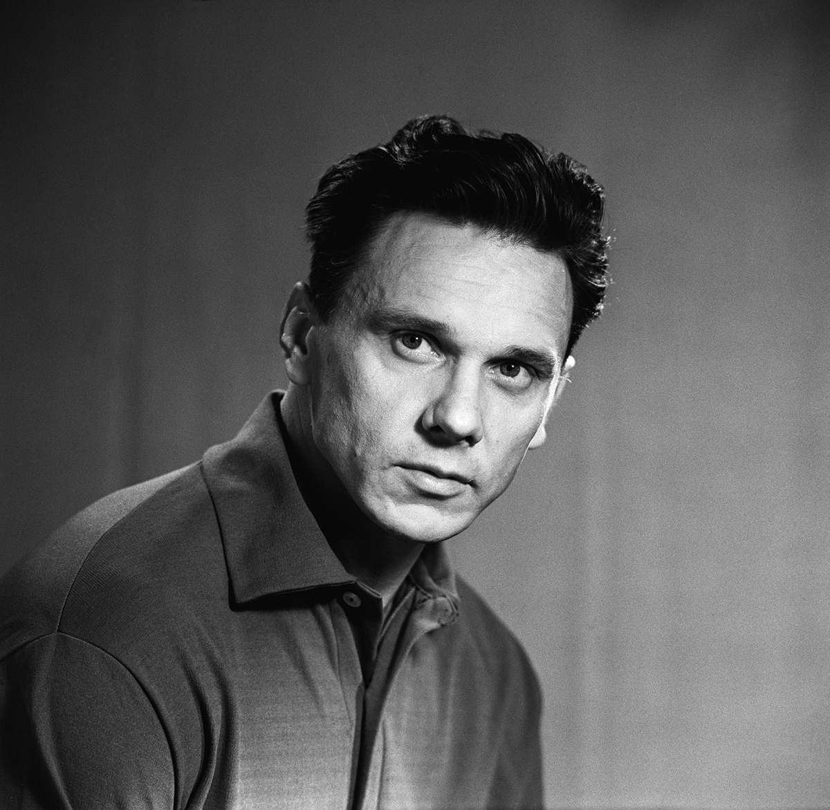    Будущий артист учился на юнгу в военно-морской школе, а в 1943-м записался добровольцем в армию и поступил на службу в Черноморский флот / РИА Новости / Георгий Тер-Ованесов