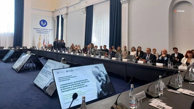    Михаил Ковальчук посетил научную конференцию в СКФУ Фото: Мария Королёва / / ИА «Победа26»