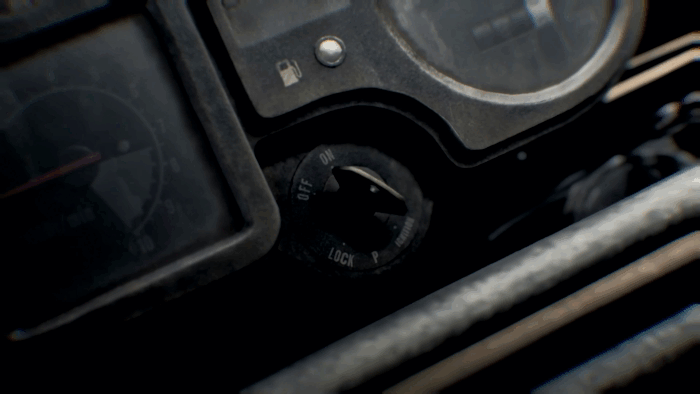 Gif картинка "Леон заводит мотоцикл"