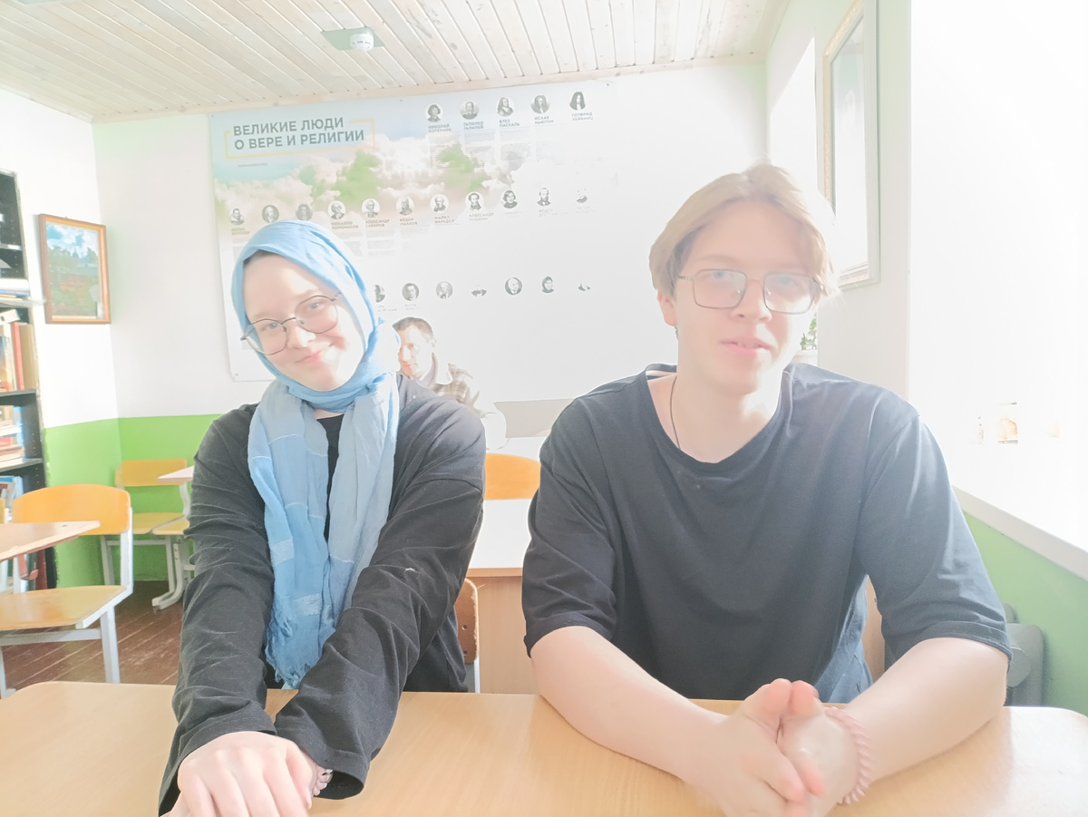 Сережа и Вика пошли на певческие курсы попробовать свои силы. Брак у них еще, Бог  даст, впереди❤️