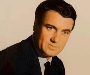 Источник: https://www.kino-teatr.ru/kino/acter/euro/224862/foto/395155/