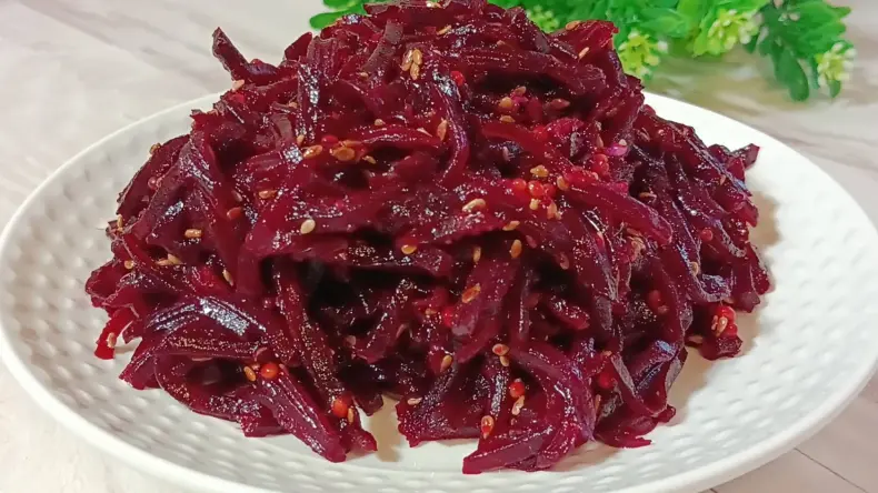 ОЧЕНЬ вкусный САЛАТ из свеклы! Необыкновенно простой и вкусный Салат из обычной СВЕКЛЫ!