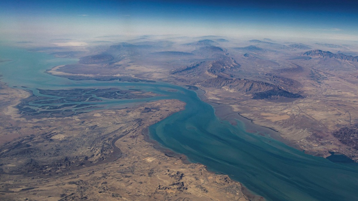    Ормузский пролив — узкий, но критически важный канал для мировой нефти