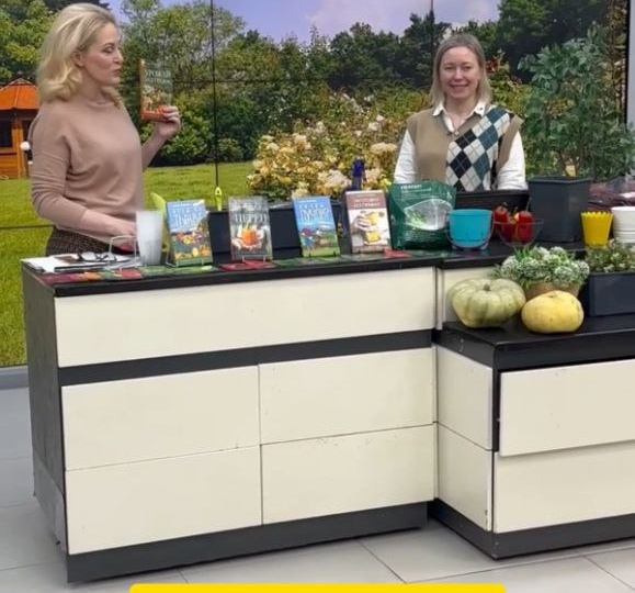 А вашу маму тут и там показывают