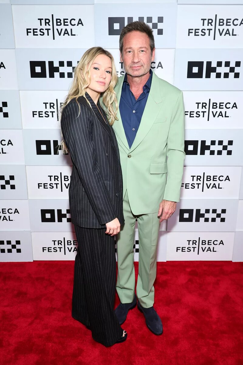 Дэвид Духовны с дочерью📷
