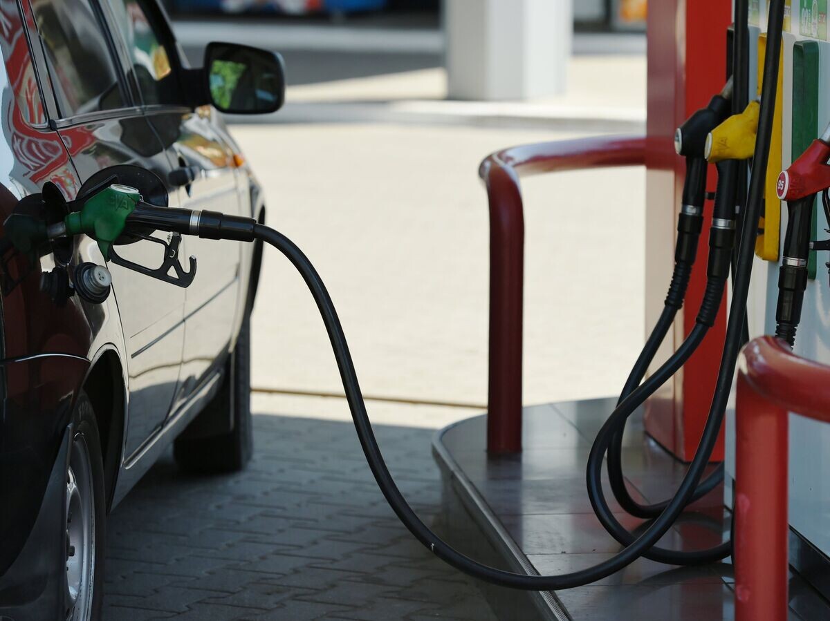    Заправка автомобиля на автозаправочной станции© РИА Новости . Алексей Сазонов