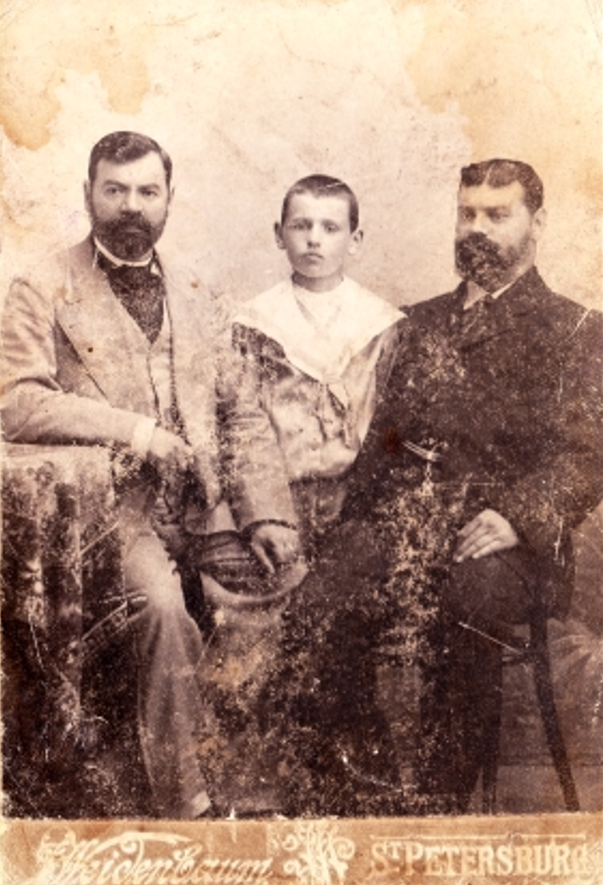 Лейб Исаакович Гуляко (справа) с сыном Шурой и братом Яковом  