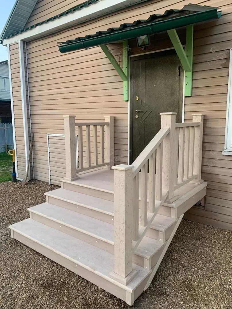 Готовое крылечко из ДПК к дому