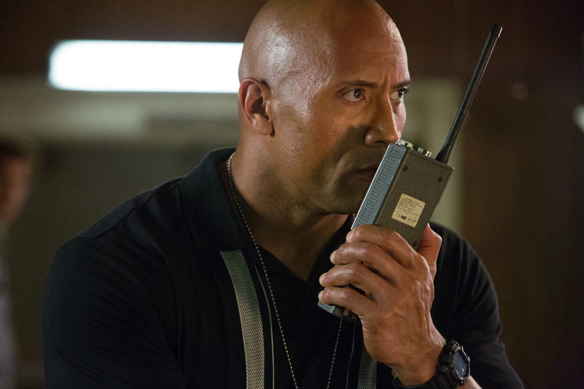 Вид и характеристики G-Shock DW-9052-1V соответствуют образу героя в фильме