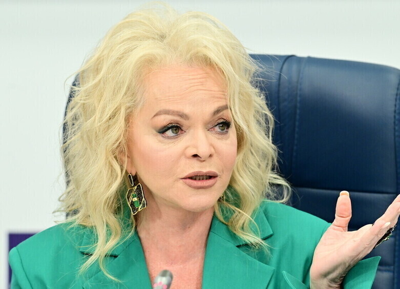     Лариса Долина