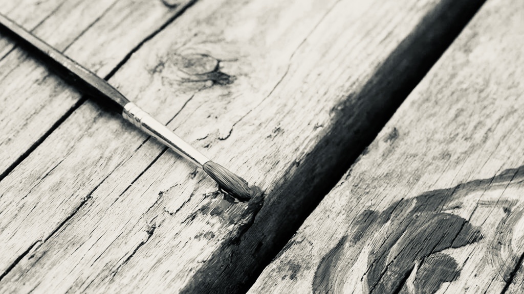 И на этом столе гжель