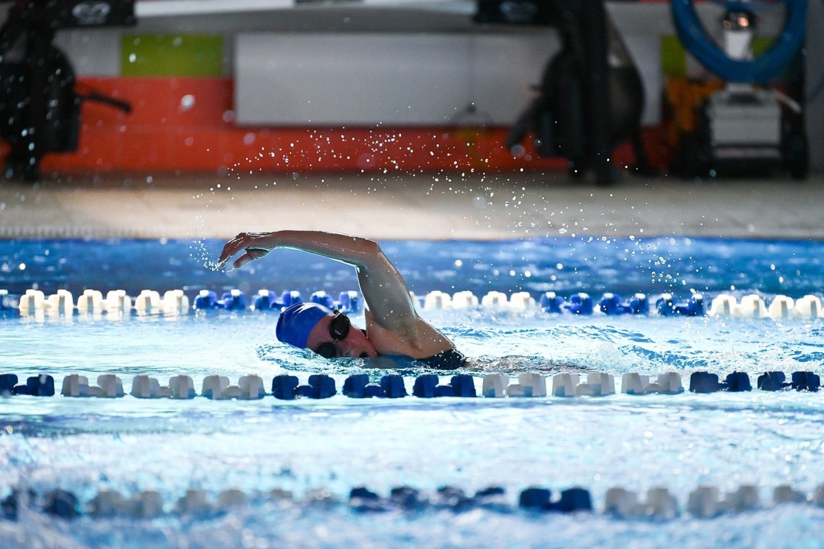    Воспитанники спортшколы №3 на тренировке в бассейне. Фото: "Республика" / Сергей Юдин