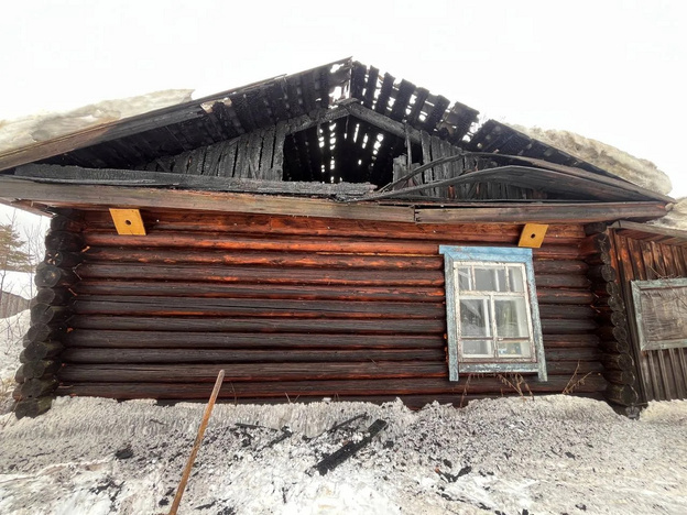    В Афанасьевском округе из-за дымохода загорелся трехквартирный дом