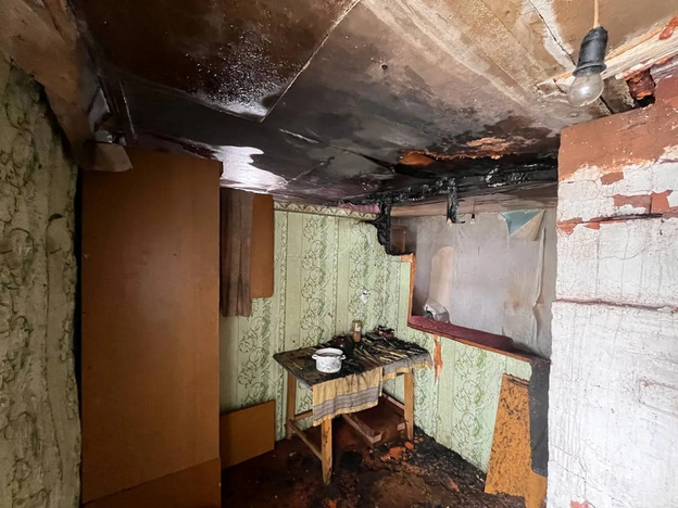    В Афанасьевском округе из-за дымохода загорелся трехквартирный дом